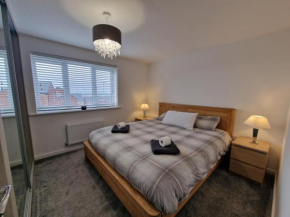 2 bed Semi, houses up to 4 people, Free Parking, Wi-fi, M1 & EMA Direct Link, Transport links, private garden